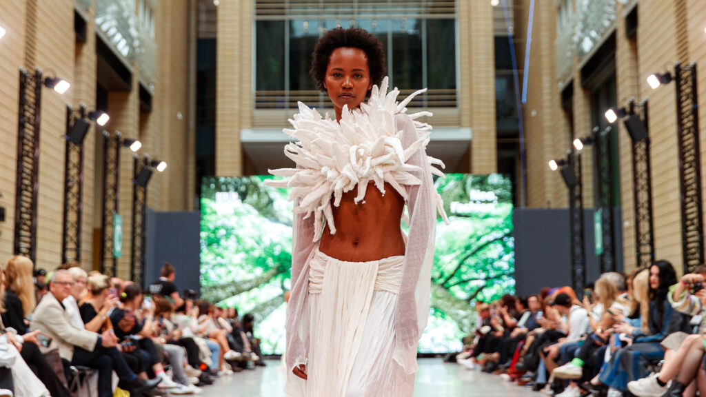 Neo.Fashion X Technikum Laubholz X TEXOVERSUM