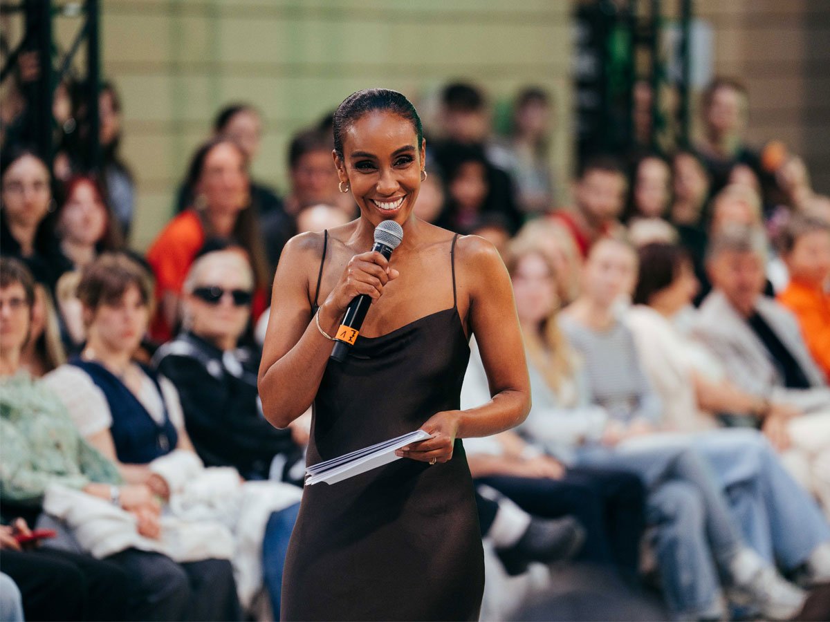 Moderatorin Hadnet Tesfai. Photo: Robert Schlesinger