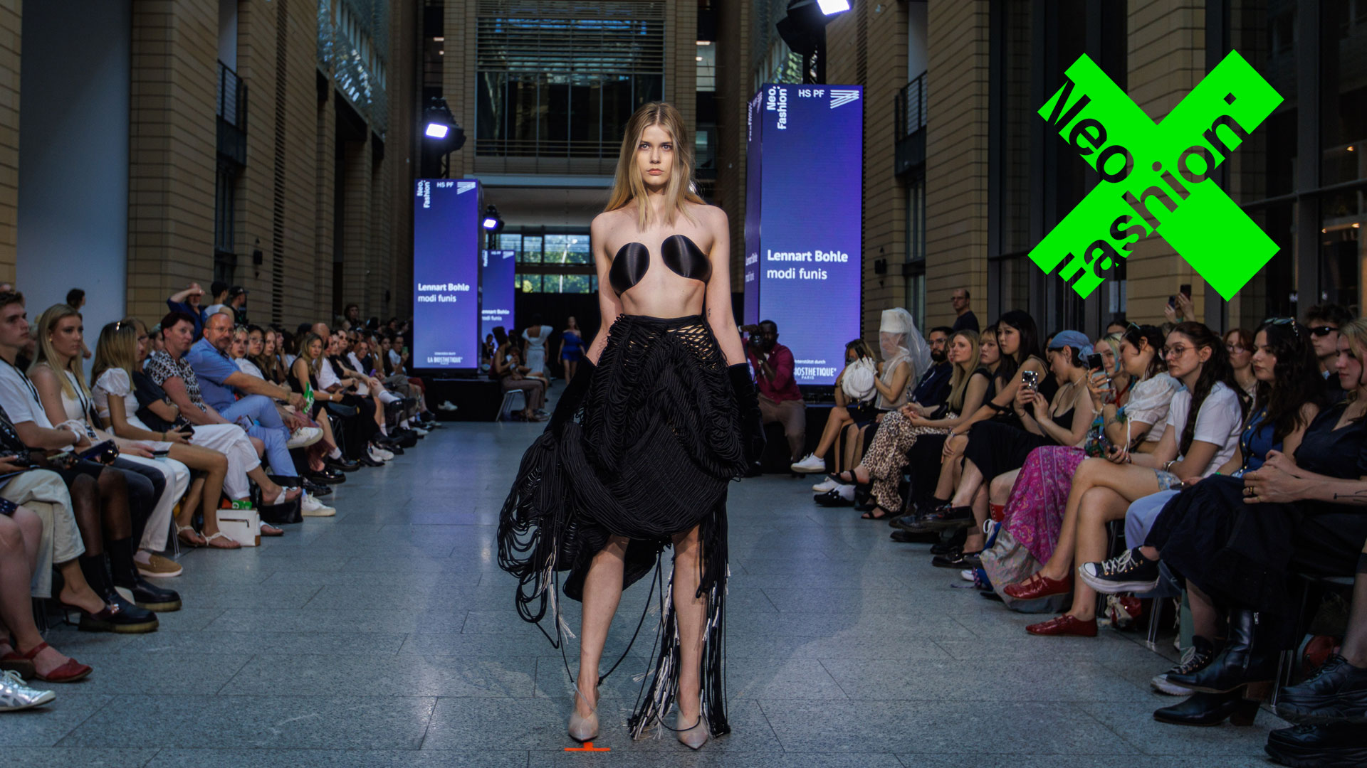 neo.fashion.2026:schedulestehtfest–ticketsimÜberblick